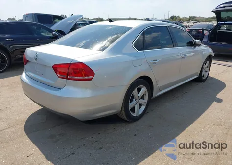 2014 Volkswagen Passat 1.8T Wolfsburg Edition z USA, uszkodzony, nr VIN 1VWAS7A35EC050329
